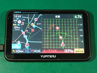 図1:パネルを入替えて修復完了−東名高速走行デモ <click>→図2:タッチ・パネルまで剥いでしまった!愚