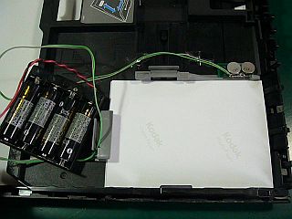 図5:振動モータ2個でブルブル! <click>→動画1:2個を6Vで駆動した状況