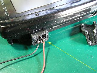 図7:miniUSB端子の改造(短縮) <click>→図8:ホットボンドで仮固定