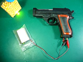 引金無用の光線銃! <click>→良く来る電柱を狙ってみた(上のは、別の小鳥)