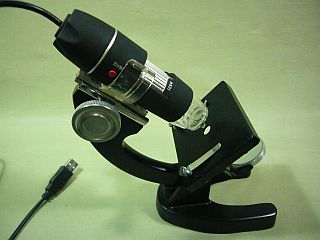 図1:改修したデジタル顕微鏡 <click>→図2:左:USBカメラ付け機,右:改修機