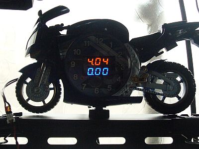 図1:タブ付き18650の充電も楽々 <click>→図2:単体充電器もあるにはあるが