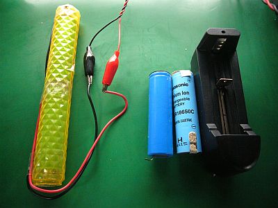 図3:ナビ機用電源強化バッテリを充電中 <click>→図4:タブ付き18650バッテリを充電中