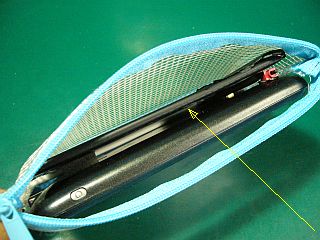 図5:バッテリを離した <click>→図6:配線喪スペーサー代わりに