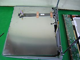 裏カバーは不要輻射抑制用?