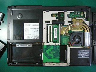 図3:裏蓋を開けた状態 <click>→図4:フィルタ取出口