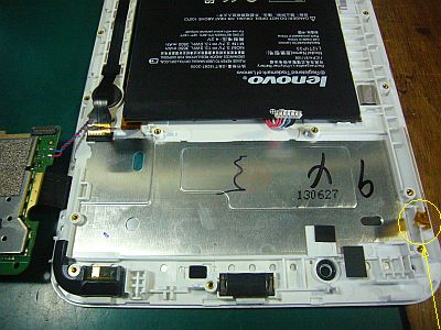 図5:要決断力!フレキ端子の半田外し <click>→図6:外したフレキと外さないままのフレキ