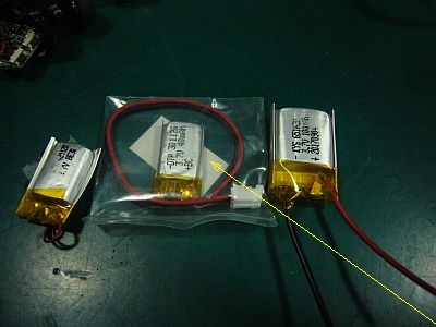 図3:バッテリ群(廃品 新規品 形大品) <click>→図4:接続箇所(+外、−内)