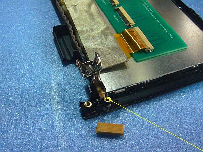 図3:木片を添え木にしてみた <click>→図4:ひび割れが目立つ前枠