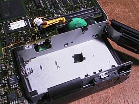 コネクタ付き(タグ付き)リード線を引き抜く