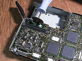 ミニ・ルータでホルダの一部を削る