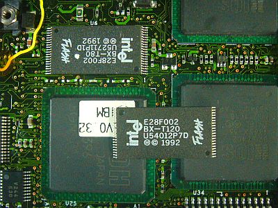 図1:「PC110」ボード上のチップと今回頂いたチップ <click>→図2:5個頂いた