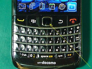 図7:キーボードとパッド <click>→図8:旧標準?SIMスロット