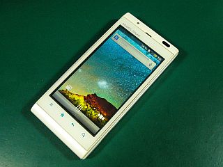 図9:仕上がったIS14SHの様子 <click>→図10:電源スイッチの場所