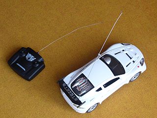 図1:ステンレス線をアンテナにした <click>→図2:ローディング・コイル風短縮アンテナ?