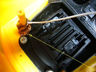 図5:内側の強そうな箇所で固定&接続 <click>→図6:無粋な!