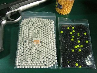 図9:弾の色々 <click>→図10:地面の上では?