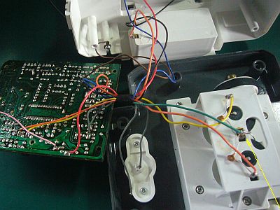 図3:“配線切れ”が原因?! <click>→図4:主基板には問題無さそう