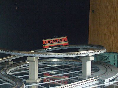 図9:電車が登れない!? <click>→図10:失敗だった「接点復活剤」の塗布