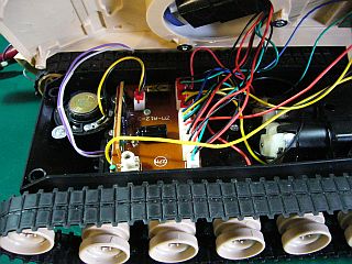 図3:上蓋を外した時の主基板周り <click>→図4:主基板の裏側