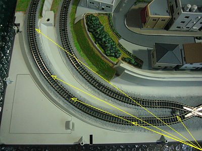 図5:幾つもの留めビスを外す <click>→図6:やっと並行路線に出来た!